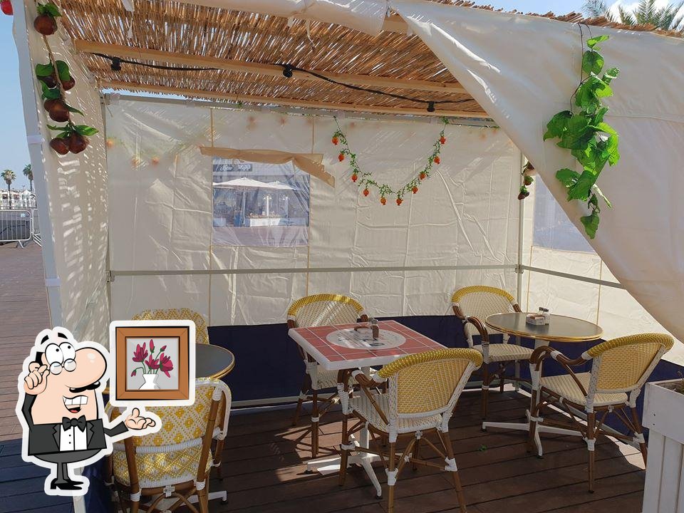 Интерьер "Landwer Cafe".