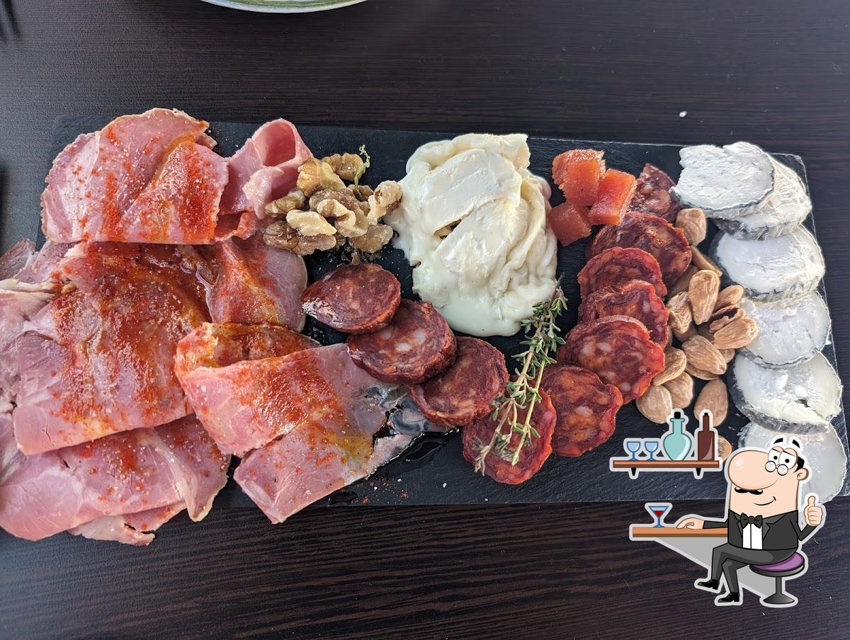 Забронируйте столик в "Anyway Wine Bar I Restaurante Málaga".