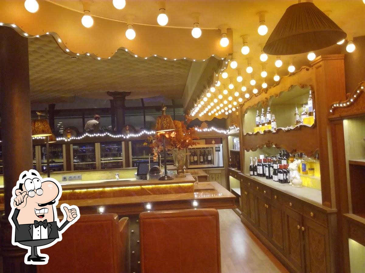 Забронируйте столик в "Ресторан White Rabbit".