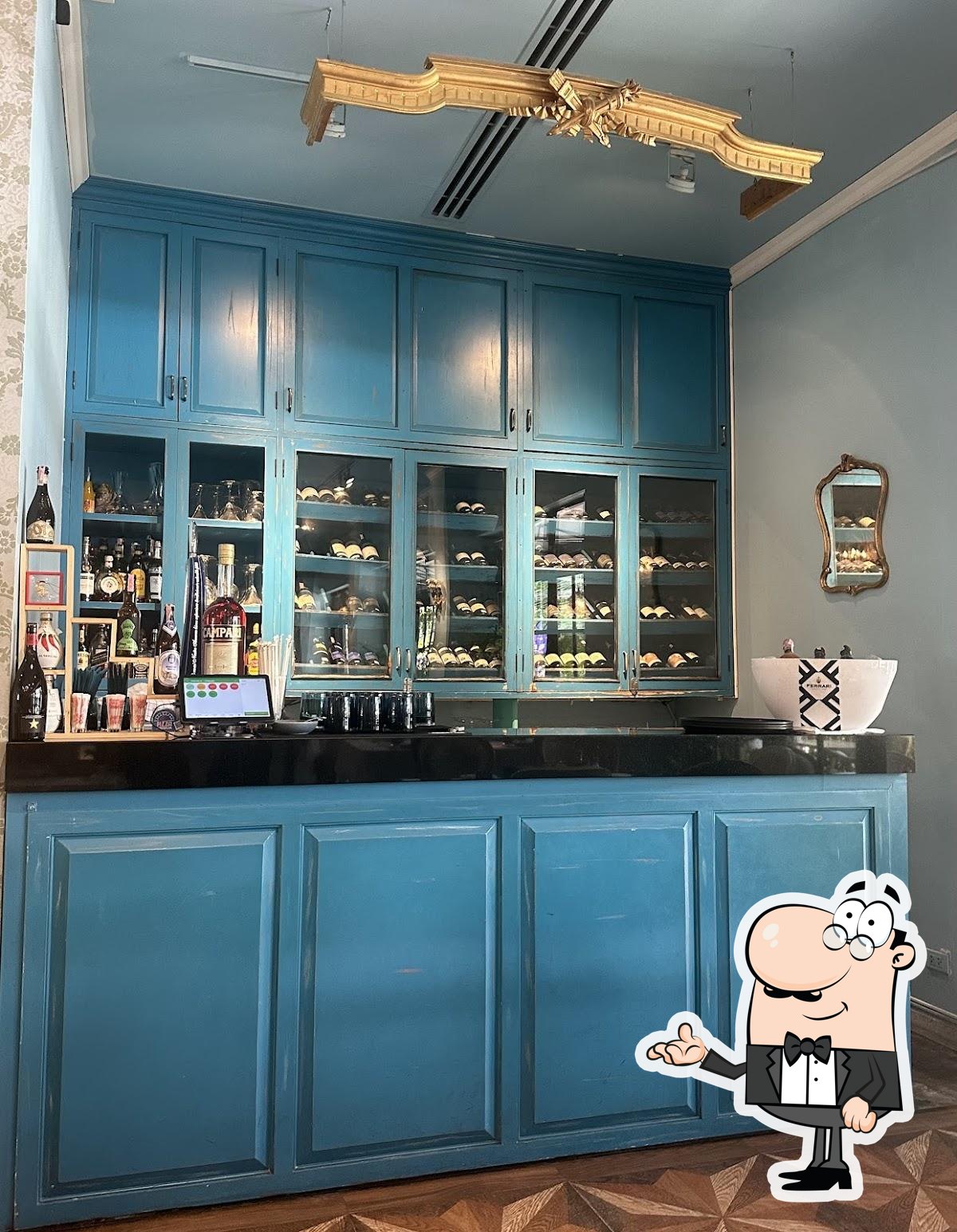 Забронируйте столик в "Massilia Italian Restaurant".