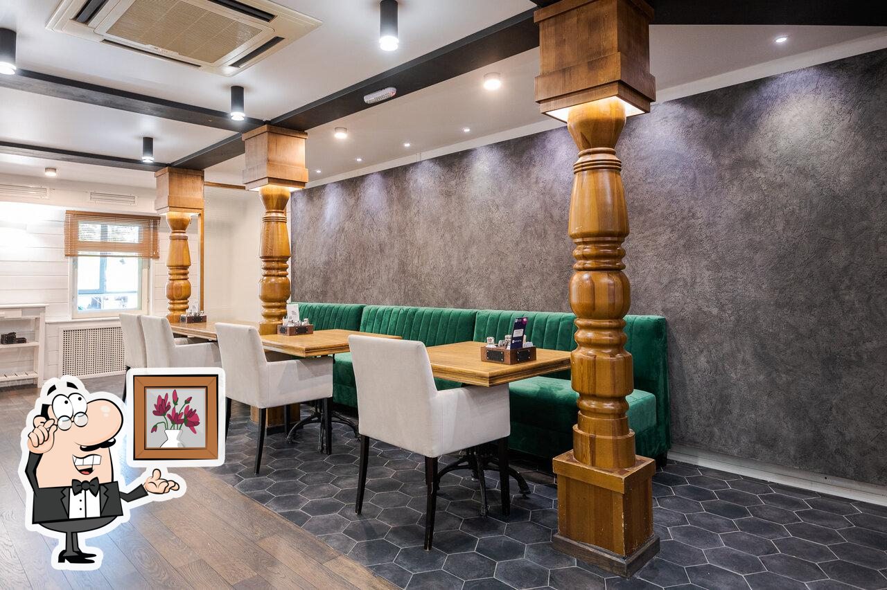 Посмотрите на внутренний интерьер "Ресторан Честных Цен".