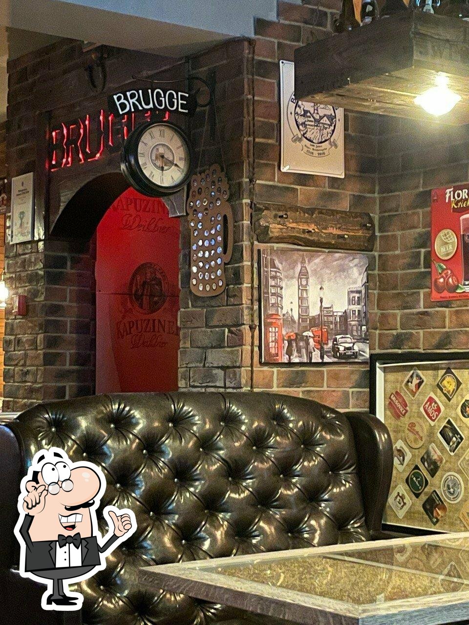 Посмотрите на внутренний интерьер "Brugge Tap Room".