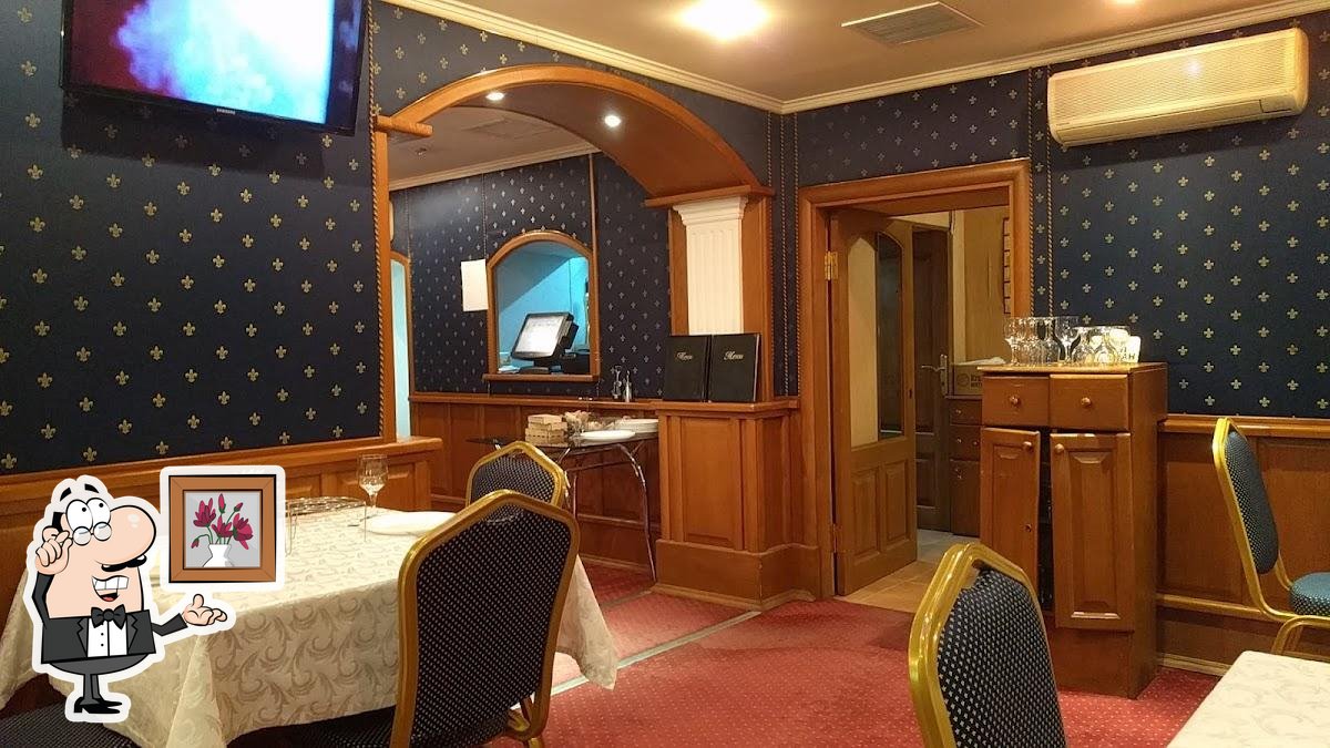 Посмотрите на внутренний интерьер "Хинкальная на Бродвее".