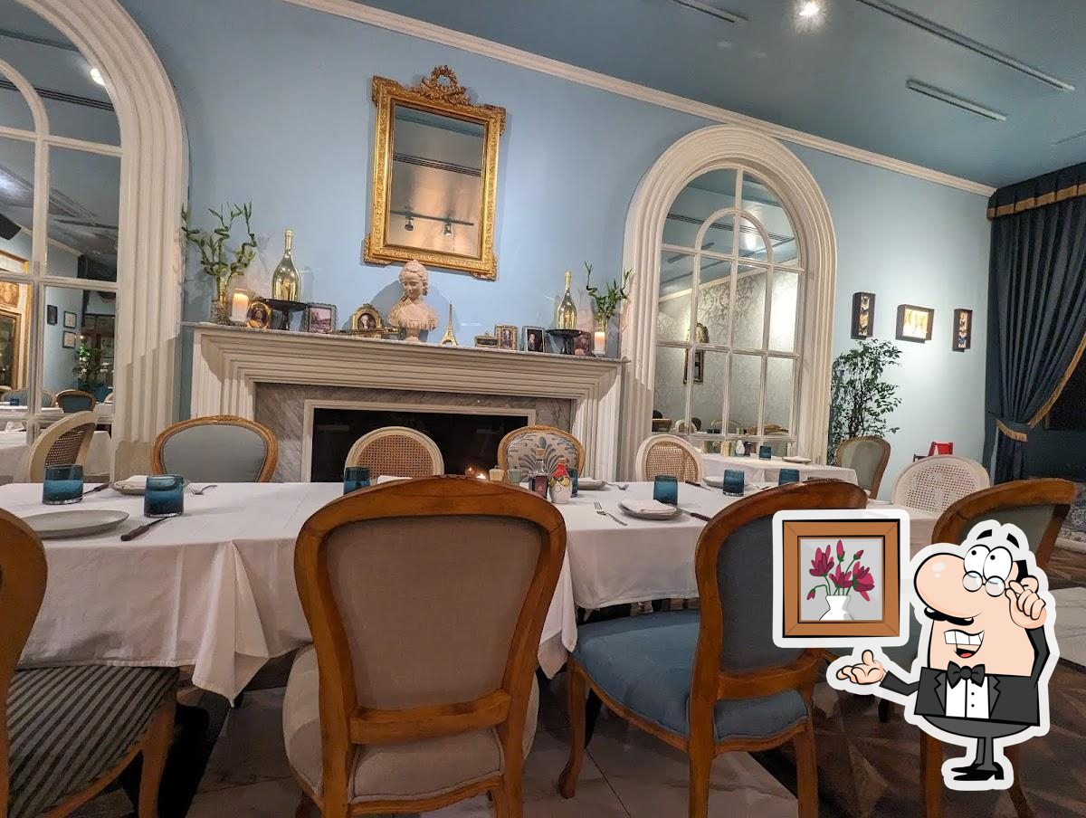 Забронируйте столик в "Massilia Italian Restaurant".