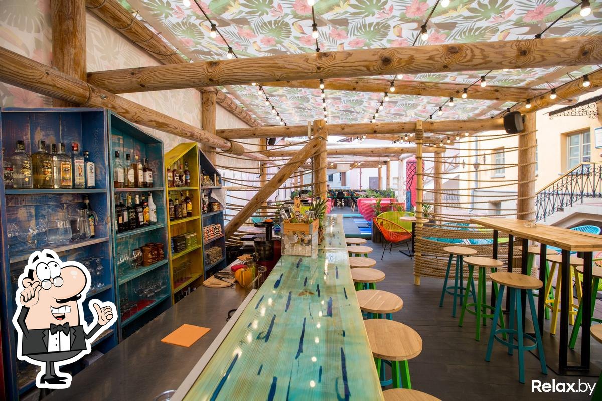 Забронируйте столик в "Make Tiki Room".