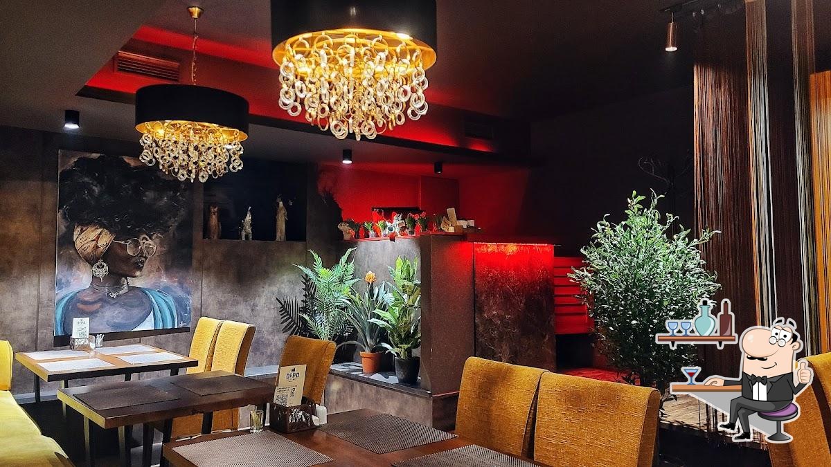 Посмотрите на внутренний интерьер "DEPO Salsa Grill Restaurant".