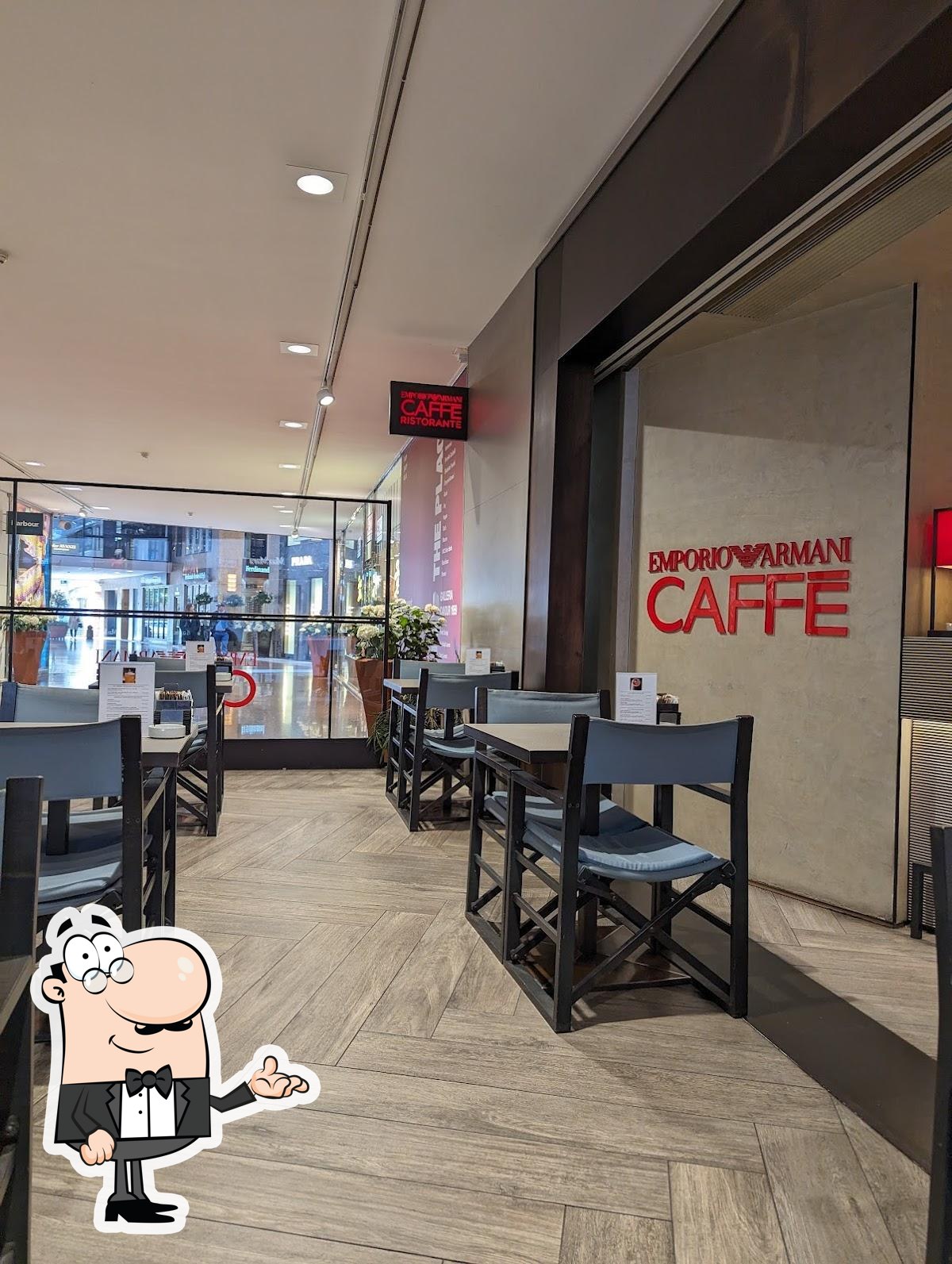 Посмотрите на внутренний интерьер "Emporio Armani Caffè & Ristorante".