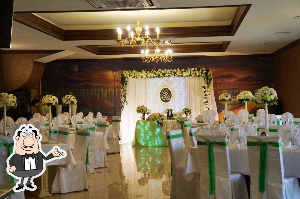 Посмотрите на внутренний интерьер "Европейский ресторан".