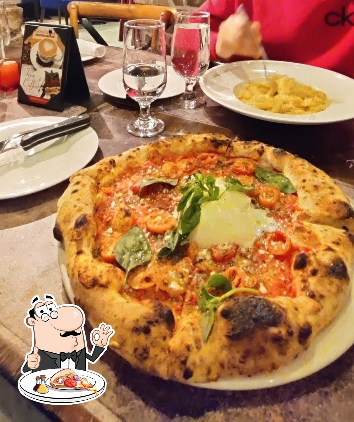  Отведайте пиццу в "Goodfellas Wood Oven Pizza".