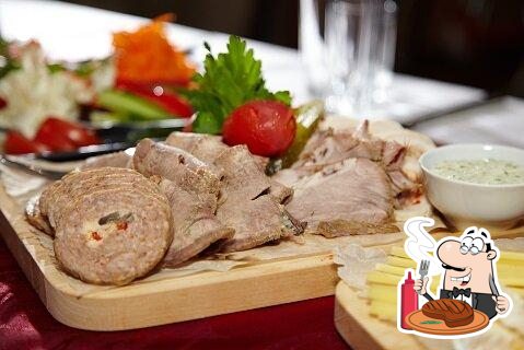 Мясные блюда подают в "Советская Магистраль".
