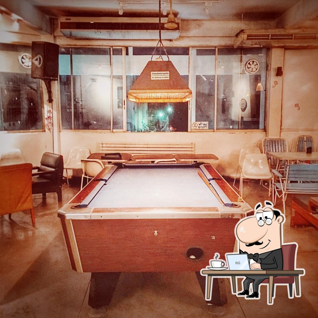 Забронируйте столик в "Phra Nakhon Bar & Gallery".