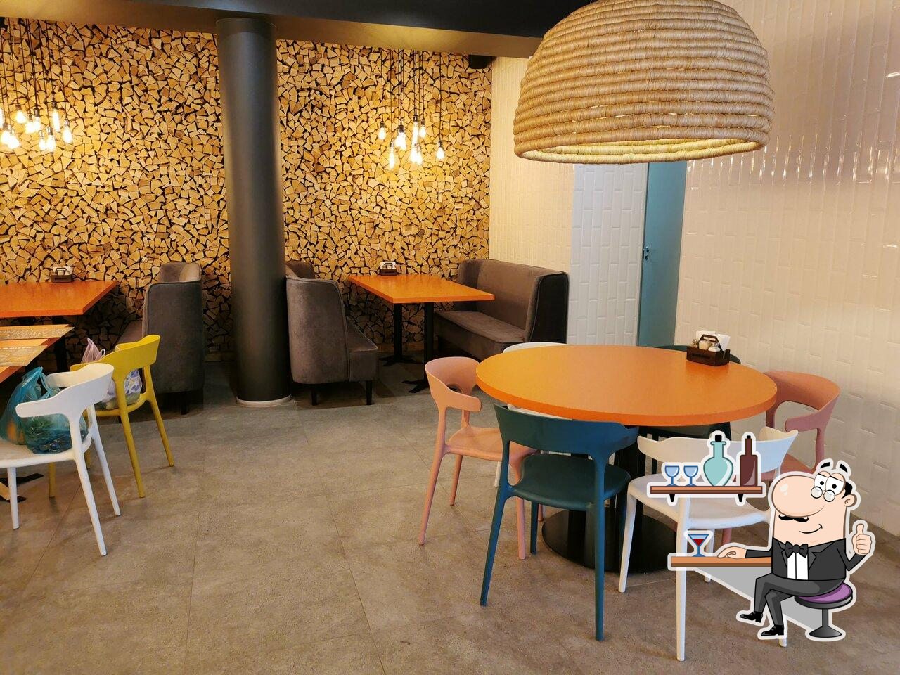 Посмотрите на внутренний интерьер "Park&pizza".
