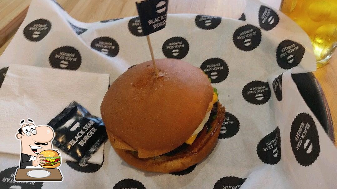  Гамбургеры из "Black Star Burger" придутся по вкусу любому гурману.