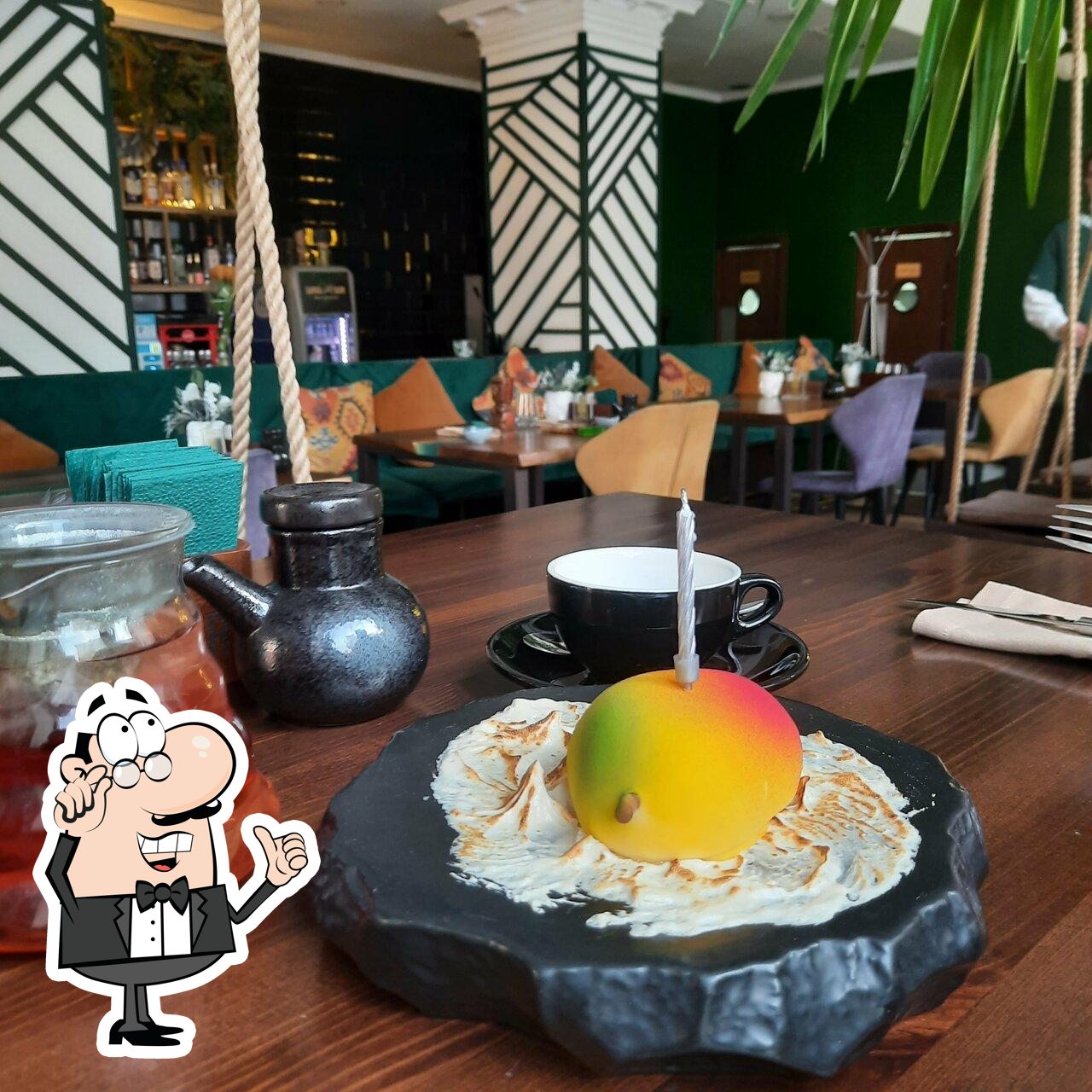 Посмотрите на внутренний интерьер "Sabai Bar".