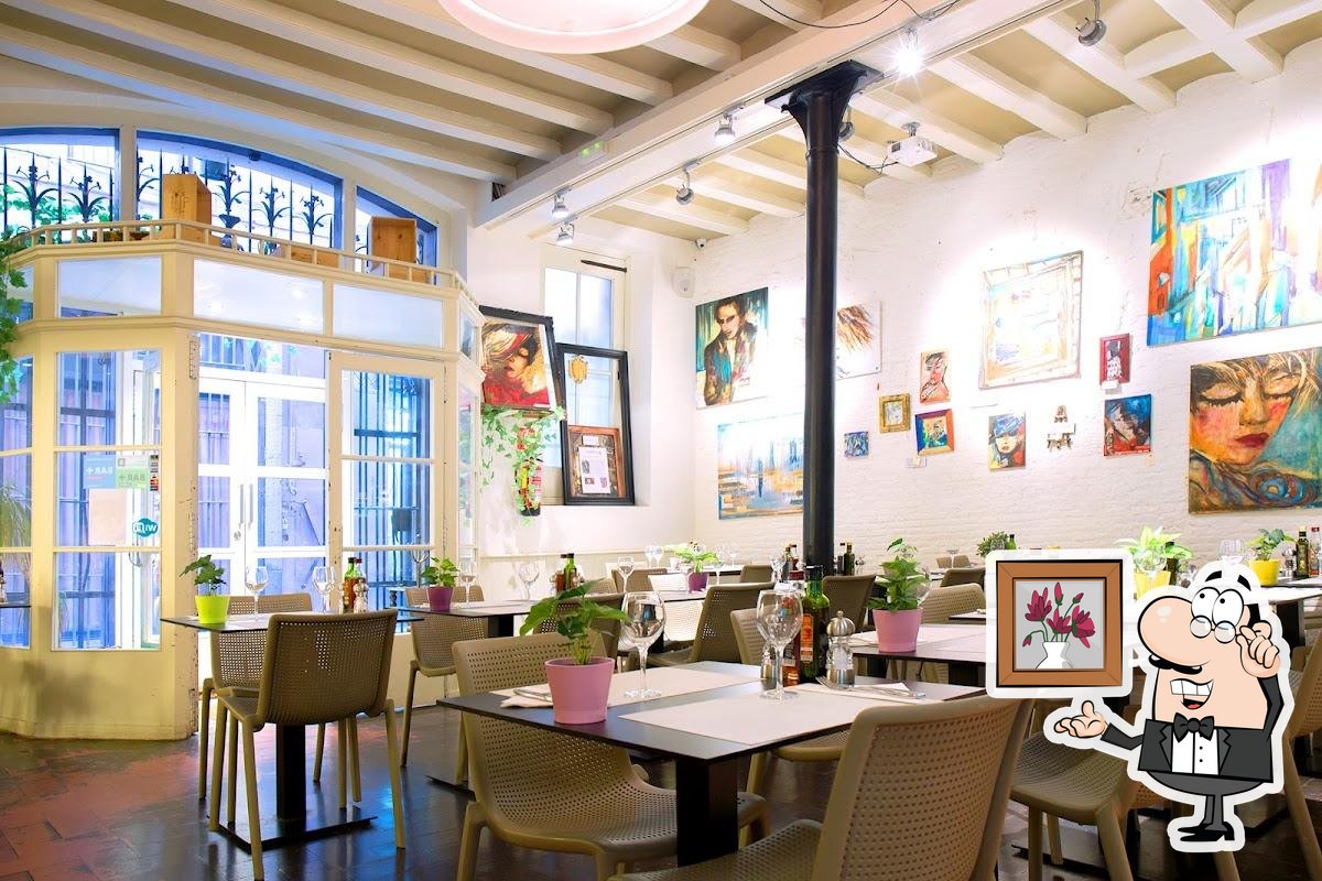 Забронируйте столик в "Avinyó 10 restaurant".