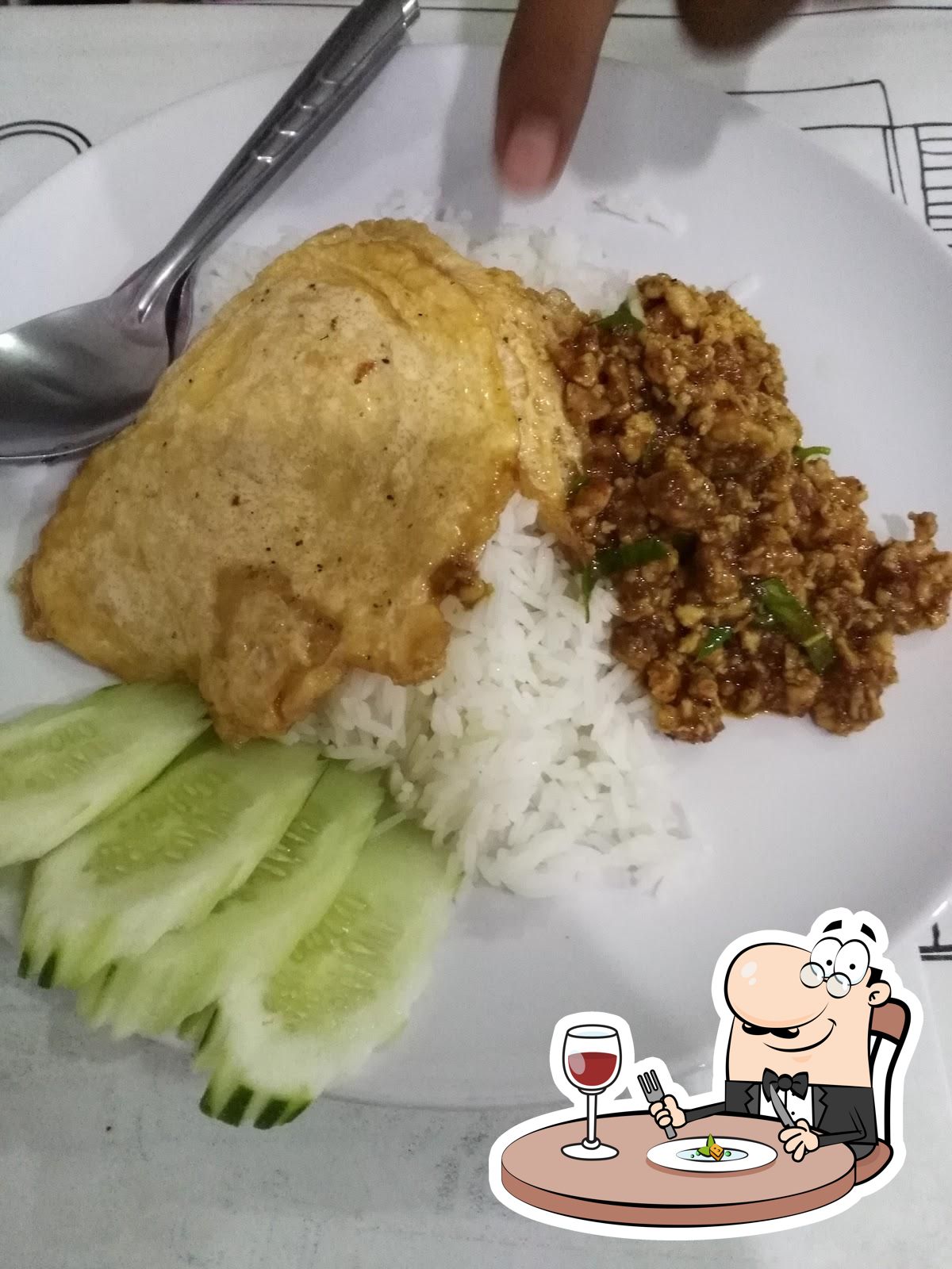 Еда в "ถูกและดีไทยฟุ๊ดโดยโอเล่"
