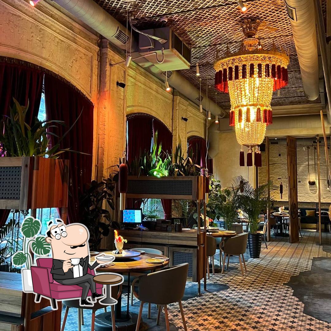 Интерьер "Nam Modern Vietnamese Cuisine".
