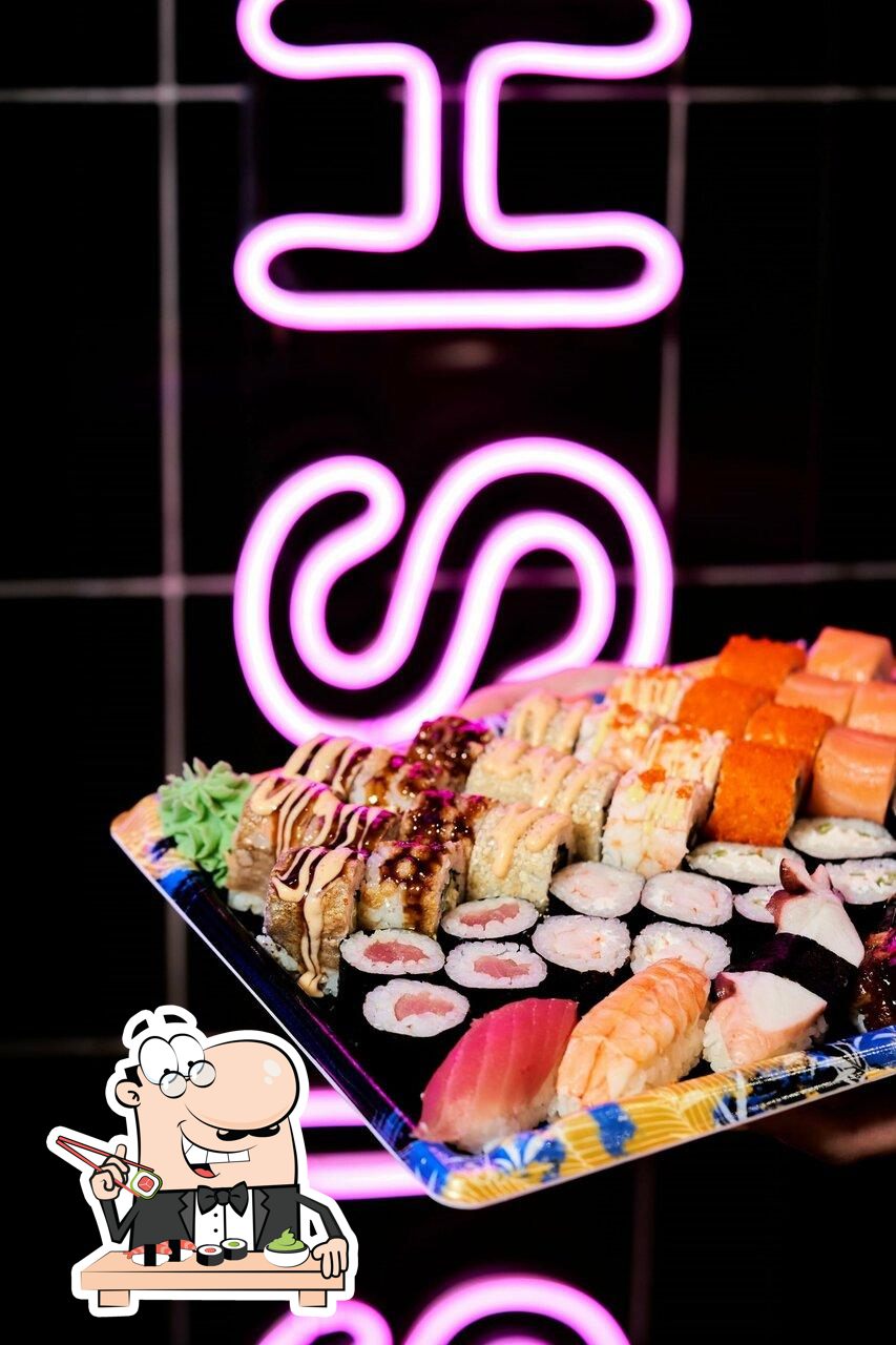 В "Yume Sushi Market" попробуйте суши и роллы.