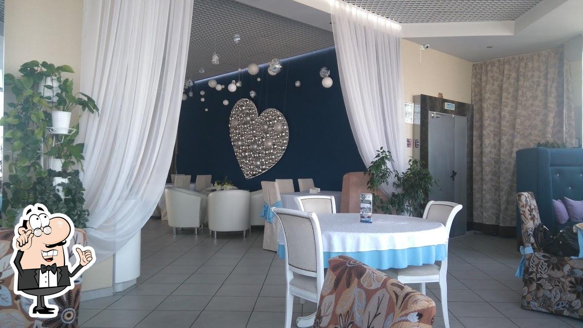 Забронируйте столик в "Sky lounge".