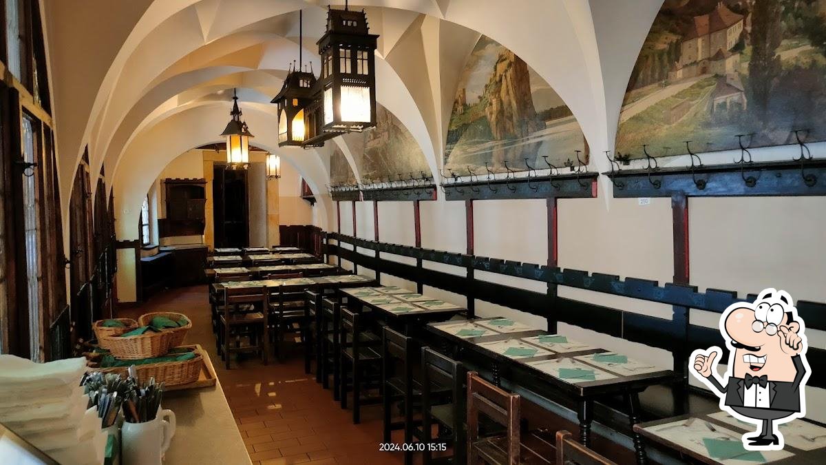 Забронируйте столик в "У Флеку".