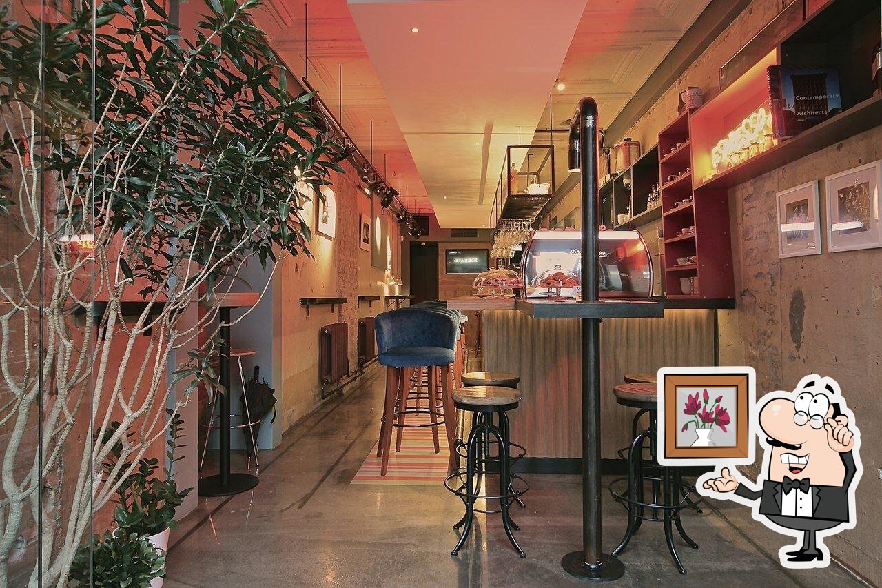 Забронируйте столик в "Bolshoy bar".
