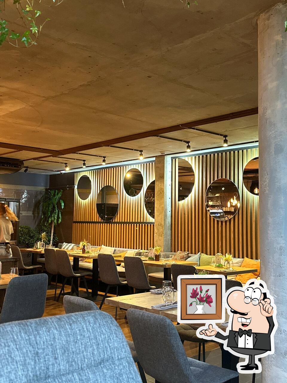 Забронируйте столик в "Food Embassy".