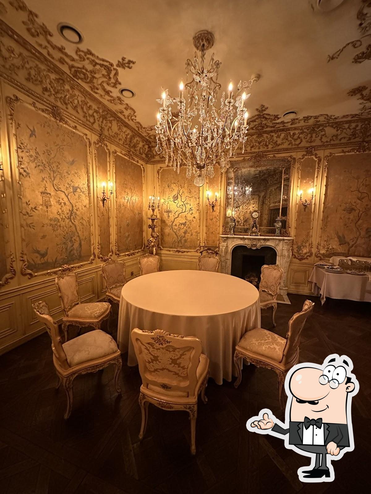 Забронируйте столик в "Турандот".