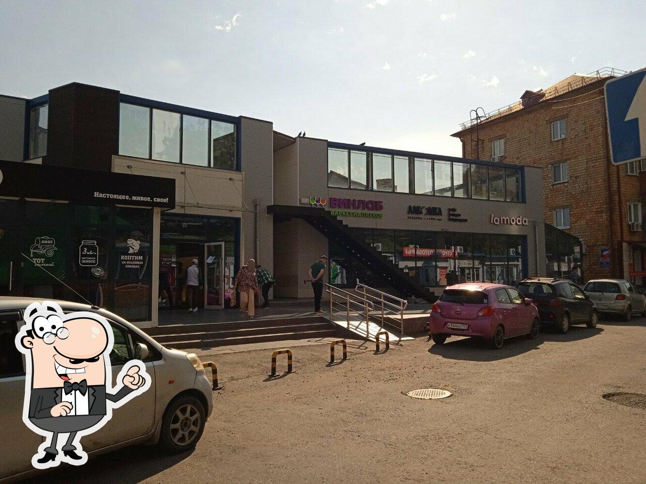 Фасад - важная особенность "Лакомка".