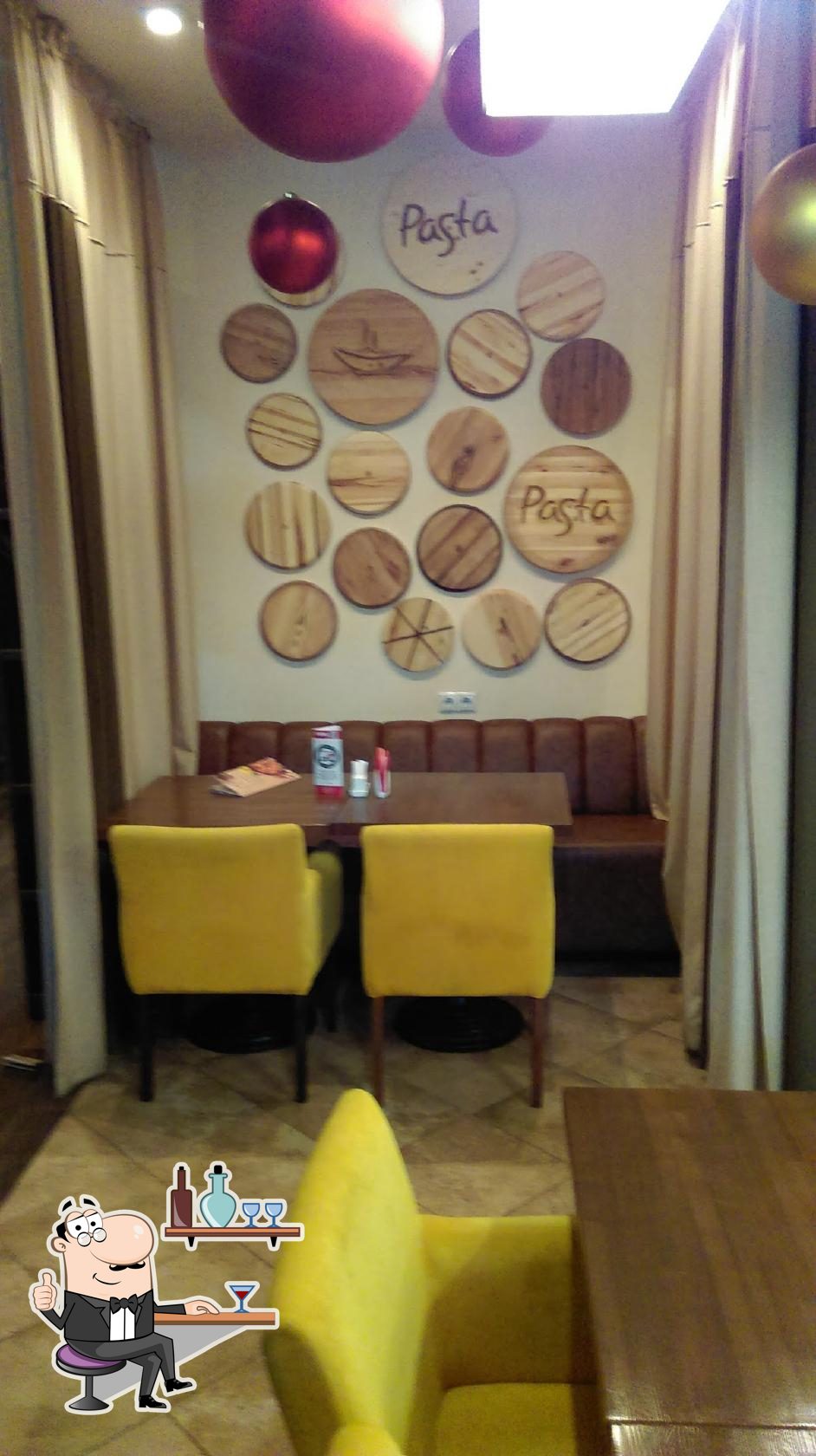 Посмотрите на внутренний интерьер "Pasta".