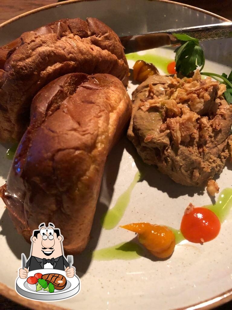 Тут большое количество мясных блюд.