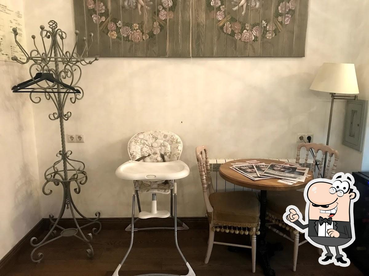 Забронируйте столик в "20 Франков".