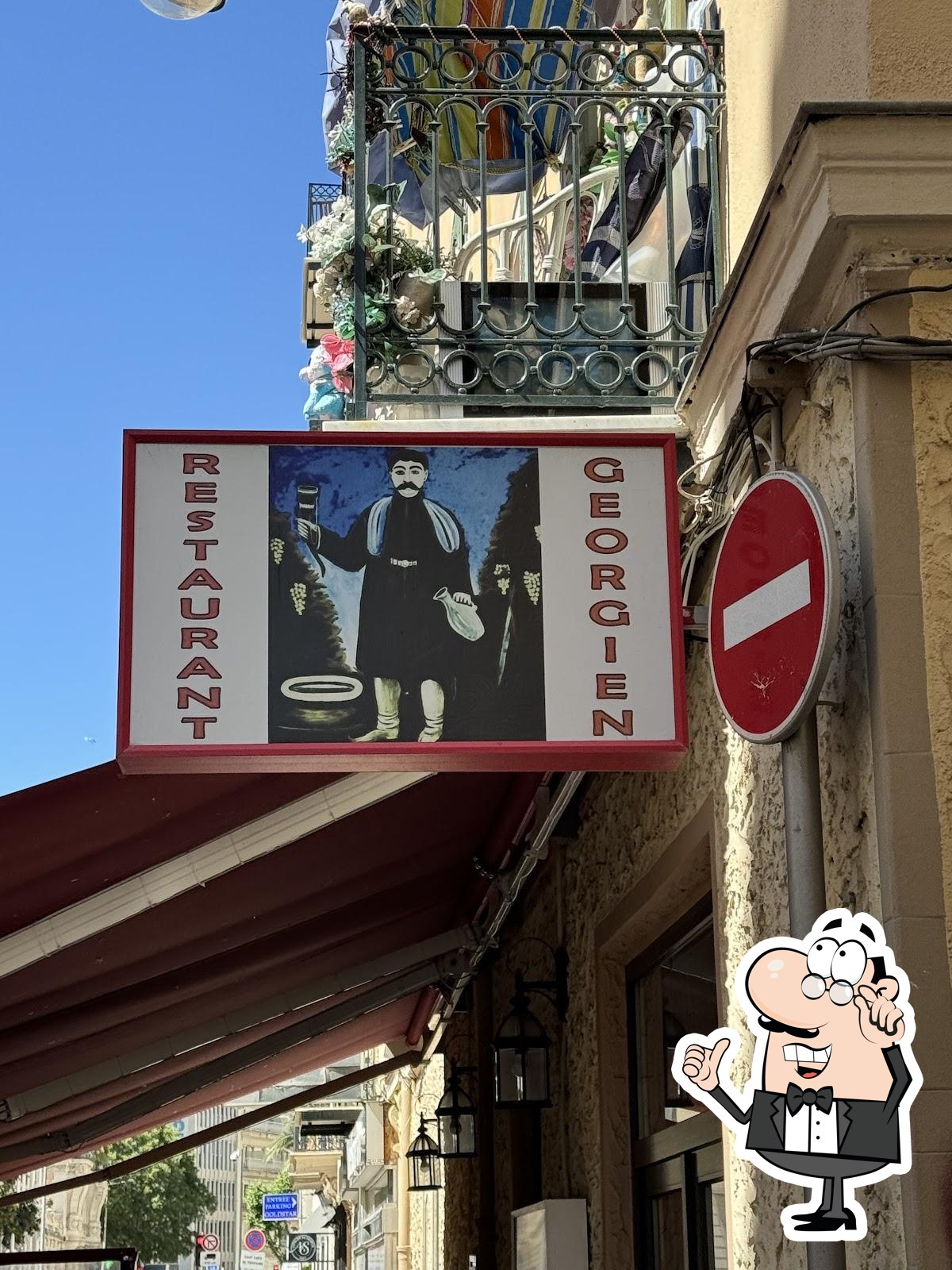 Посмотрите на внутренний интерьер "Restaurant Toné Géorgien".