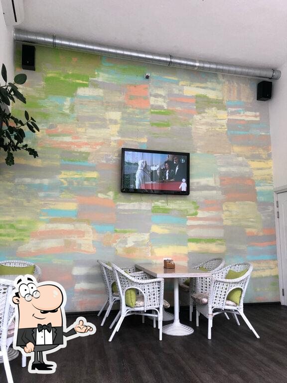 Забронируйте столик в "Ля кафе Веранда".