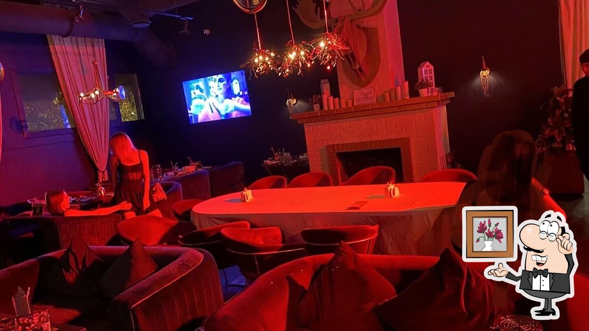 Интерьер "Сытый лось".