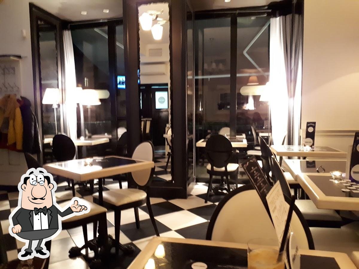 Забронируйте столик в "Times Cafe".