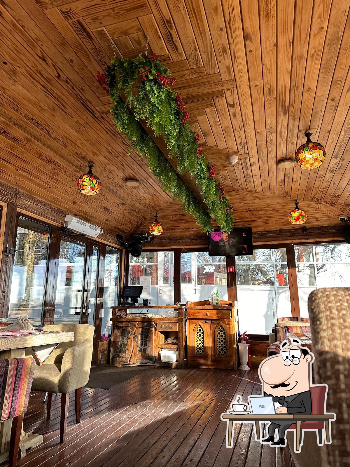 Посмотрите на внутренний интерьер "Ривьера".