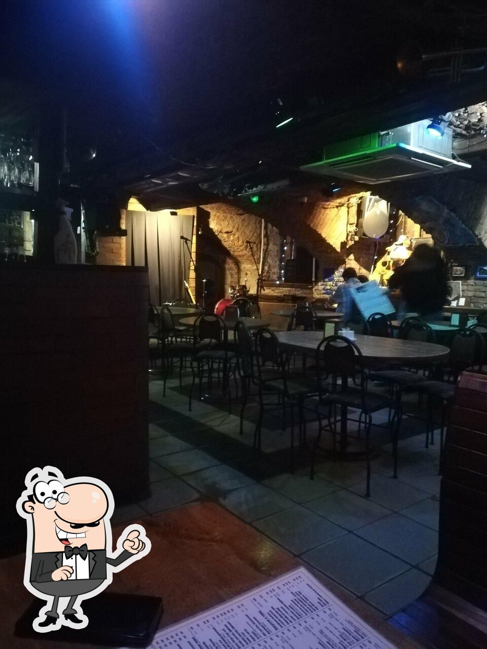 Забронируйте столик в "Blues Club Hendricks".