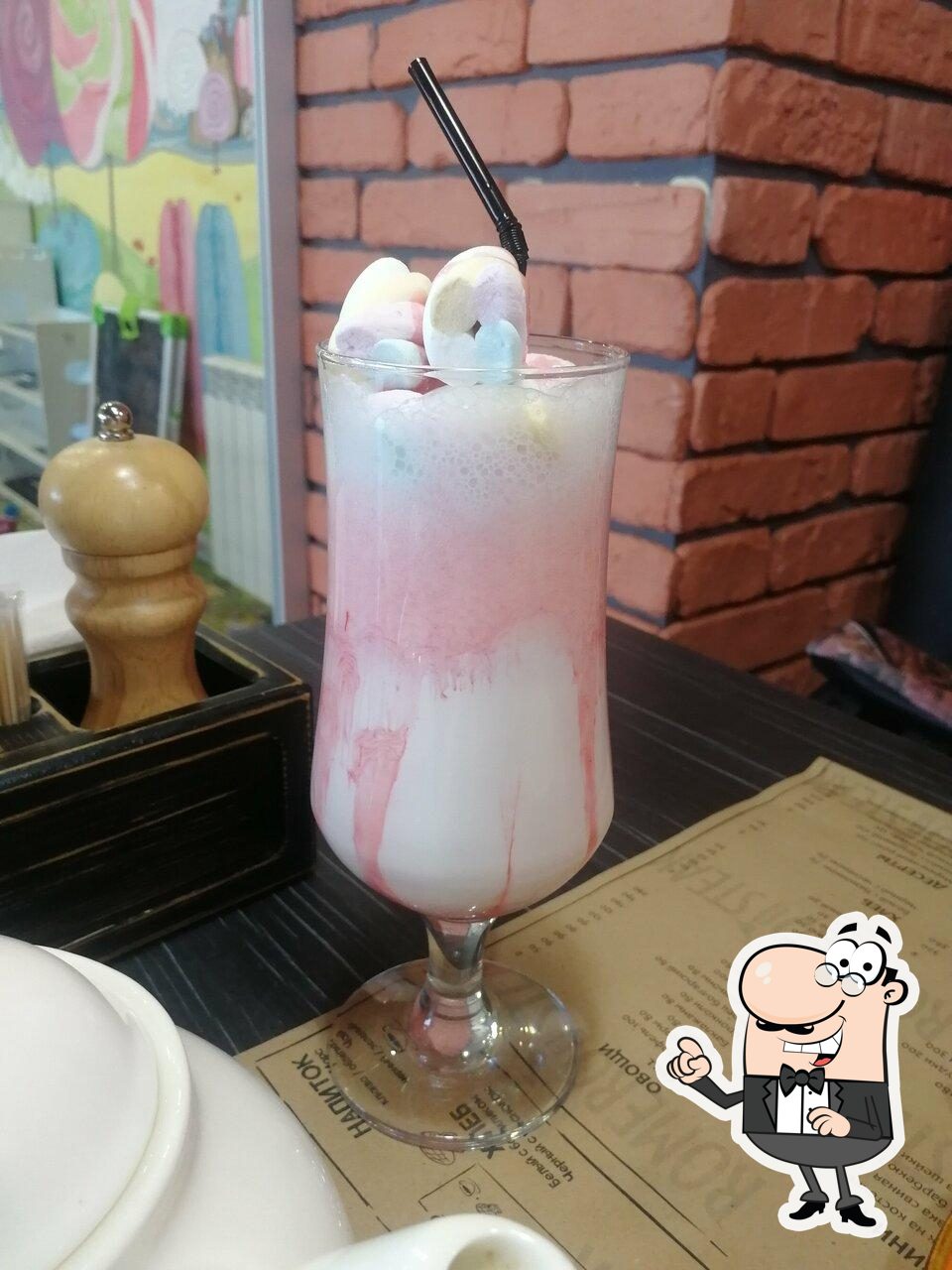 Посмотрите на внутренний интерьер "Romero Steak House".
