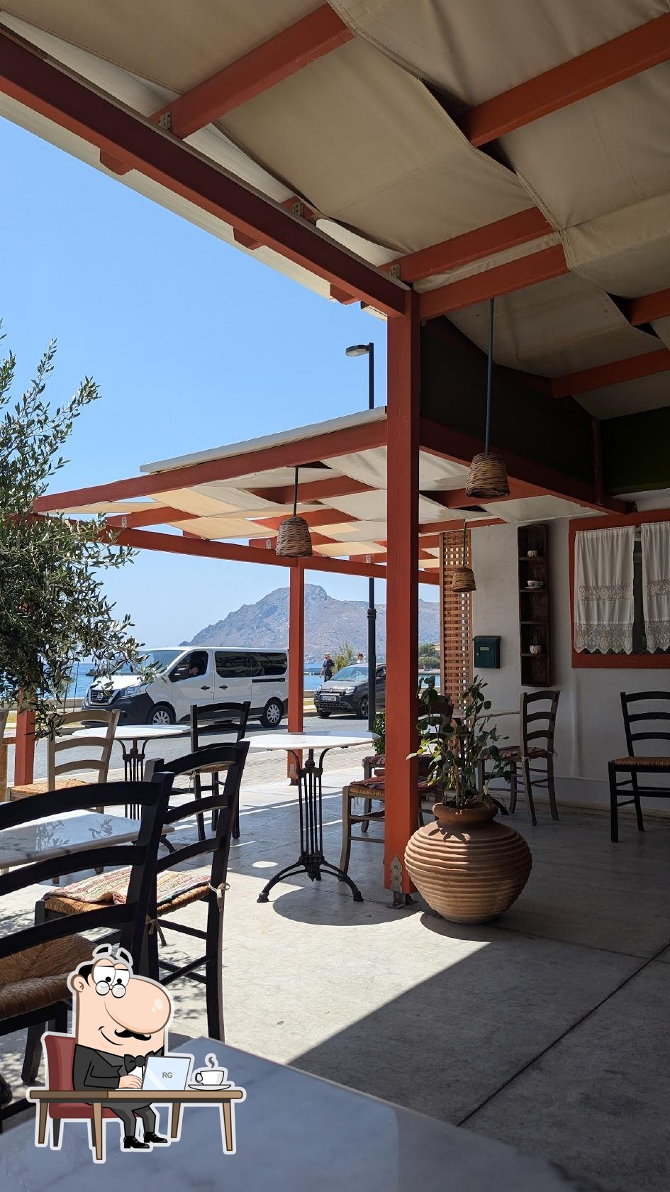 Интерьер "Zalo traditional cretan bites".
