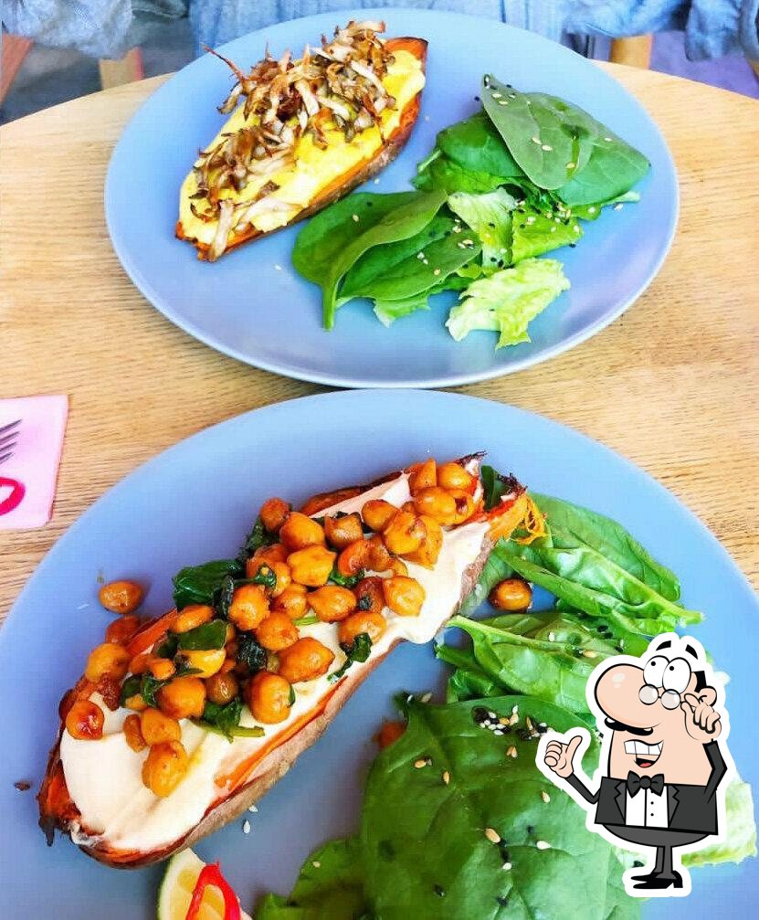 Посмотрите на внутренний интерьер "Циники".