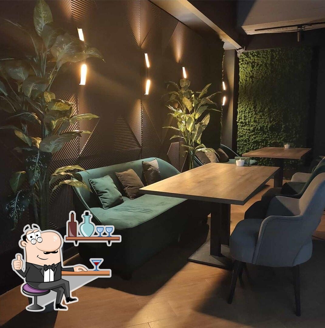 Посмотрите на внутренний интерьер "Эйва Lounge".