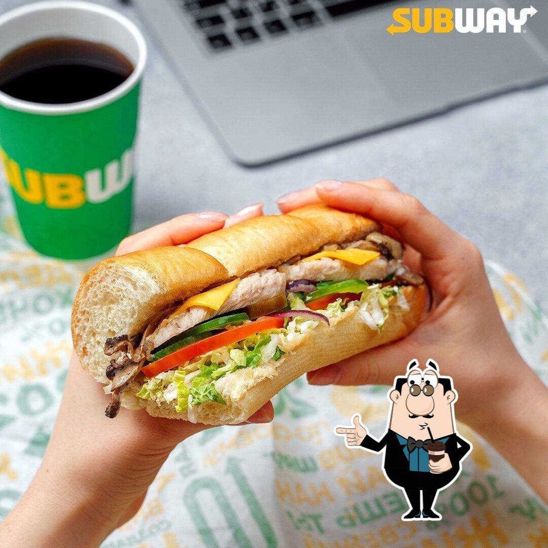 "Subjoy" предоставляет гостям широкий ассортимент напитков.