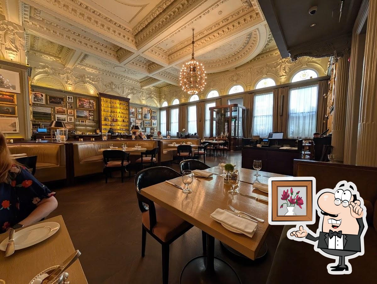 Забронируйте столик в "Berners Tavern".