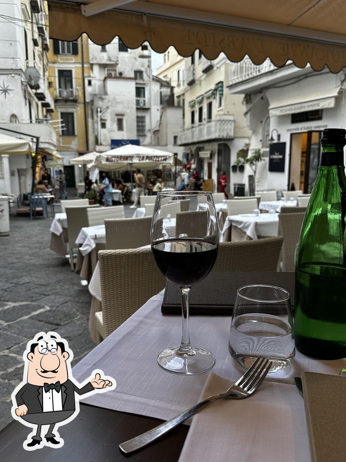 Посмотрите на внутренний интерьер "Ristorante L'Abside".