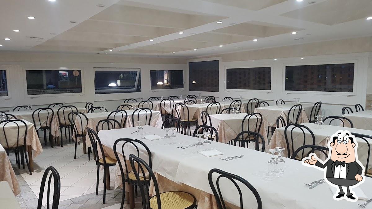 Интерьер "Ristorante pizzeria La rosa rossa forno a legna".