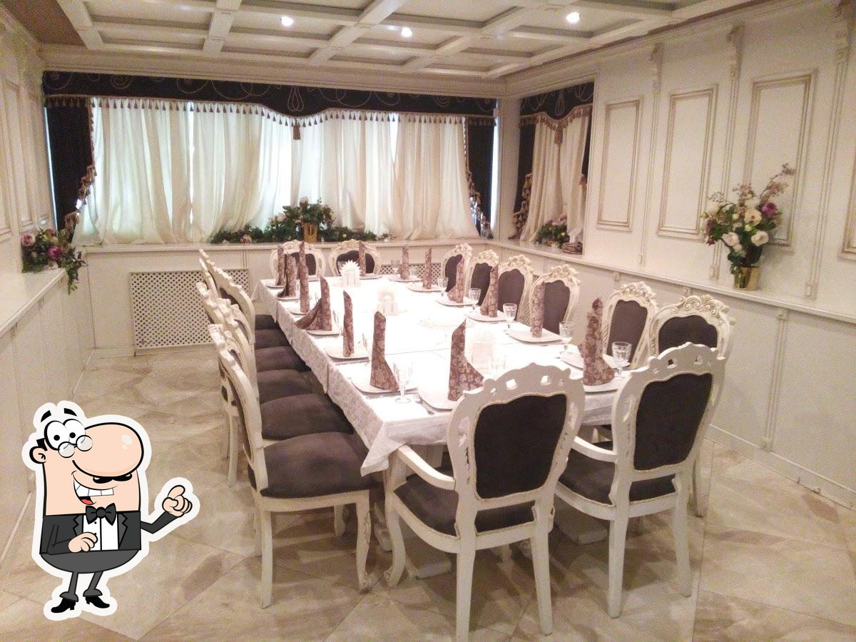 Посмотрите на внутренний интерьер "Старый Баку".