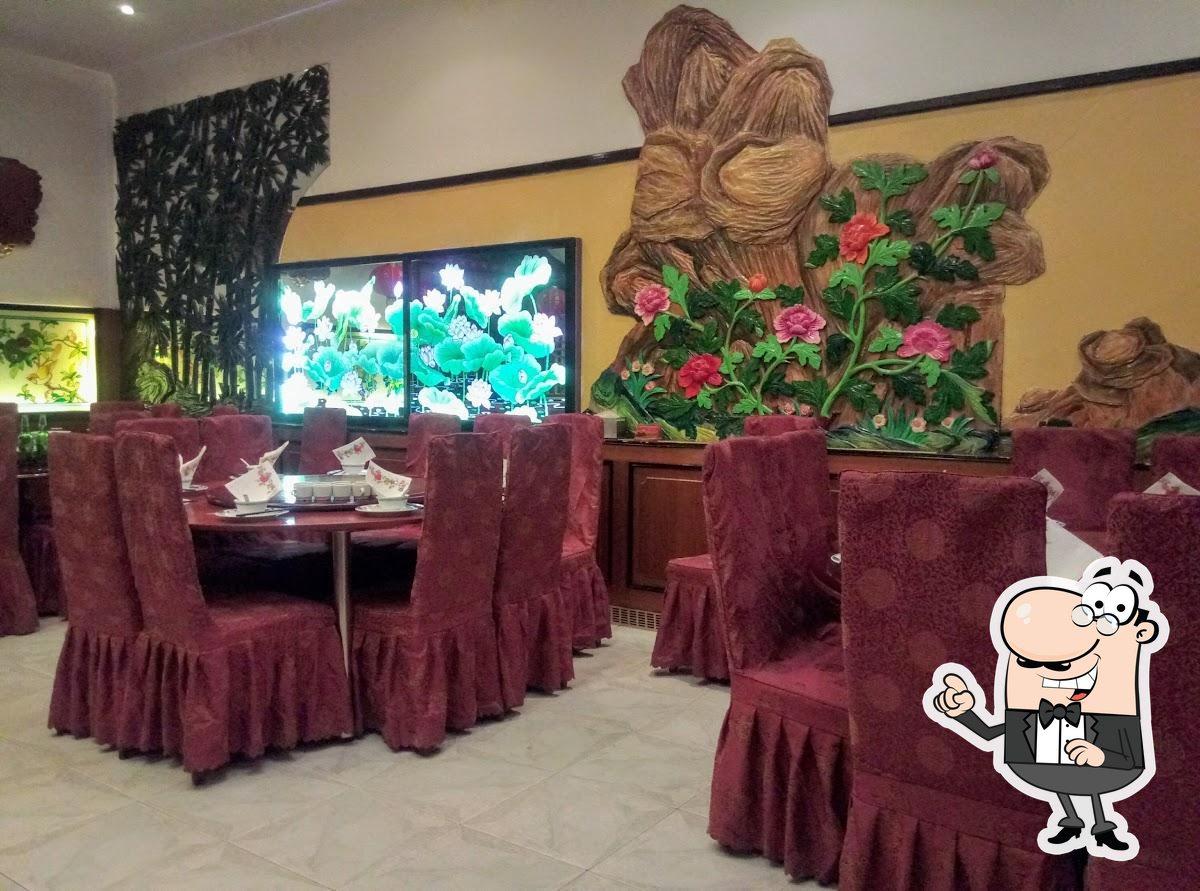 Забронируйте столик в "China-town Restaurant".