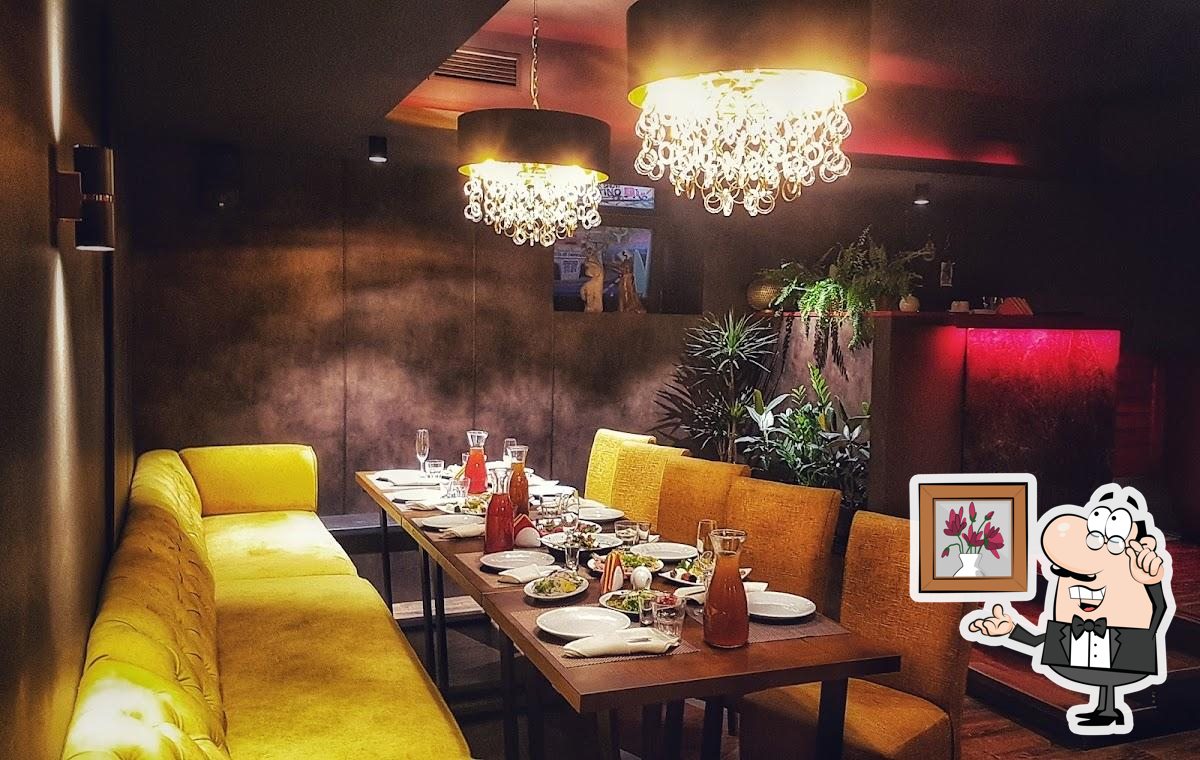 Посмотрите на внутренний интерьер "DEPO Salsa Grill Restaurant".