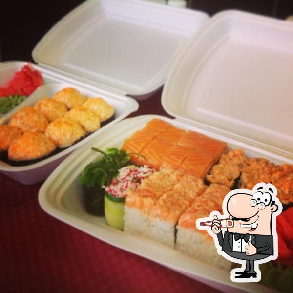 В "Суши Wok" попробуйте суши и роллы.
