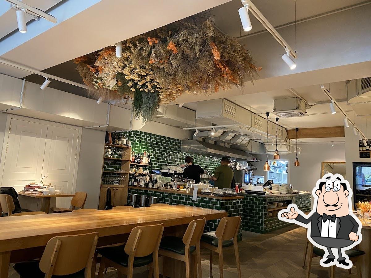 Интерьер "Atlas Vin Bistro".